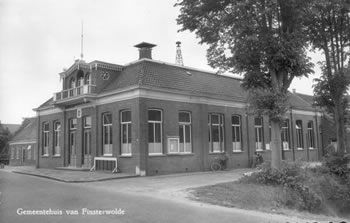 Het voormalige gemeentehuis van Finsterwolde.